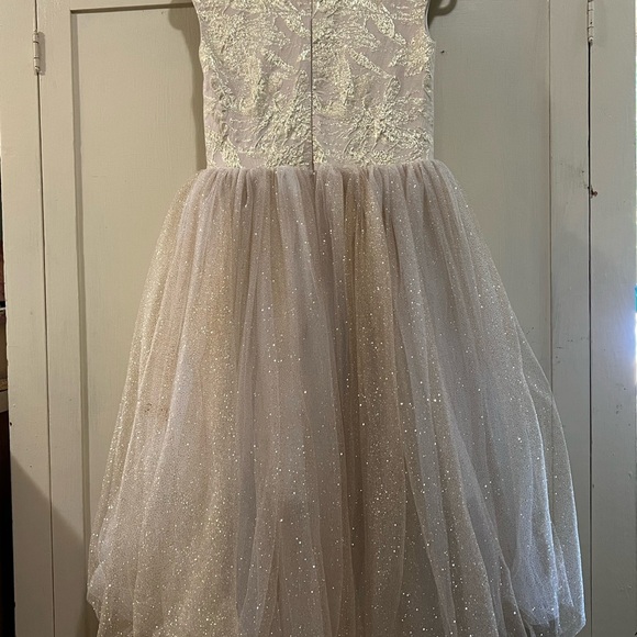 Girls beautiful dress ❤️ with gold sparkles by halabaloo size 12. - Picture 2 of 5
